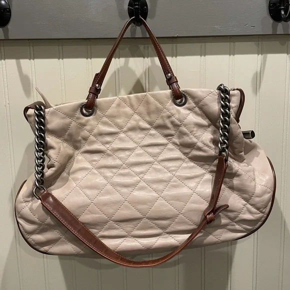 ❌SOLD❌ CHANEL, AUTHENTIC…Two Tone Leather - Picture 4 of 10